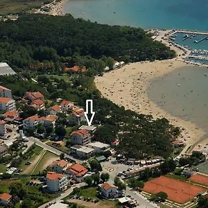 https://apartmani-ivana-lopar.primorje-gorskikotar.com
